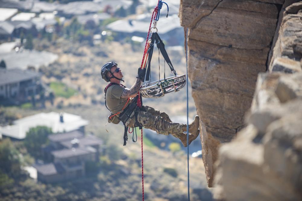 Boise firefighters train Idaho's Civil Support Team on rope rescue